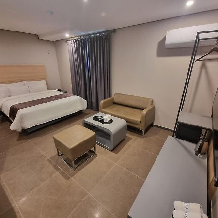 Yeoubi Hotel Джинджу Екстериор снимка