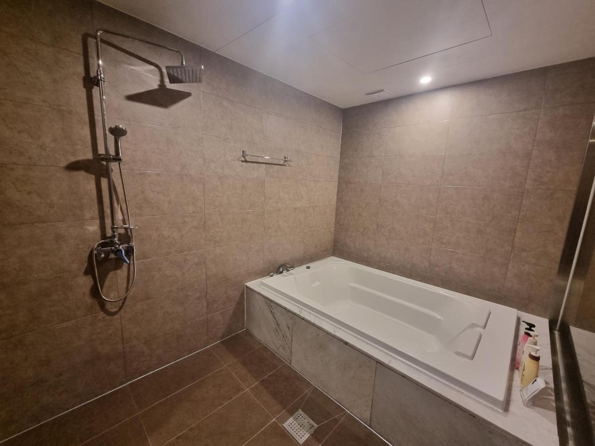 Yeoubi Hotel Джинджу Екстериор снимка