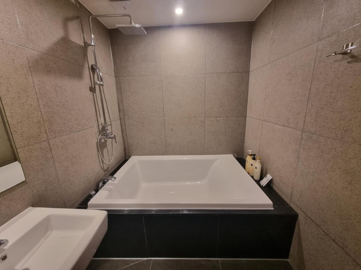 Yeoubi Hotel Джинджу Екстериор снимка