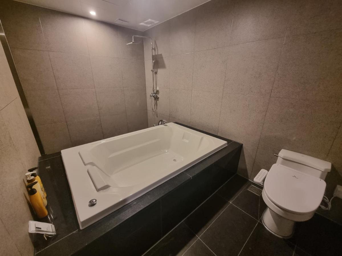 Yeoubi Hotel Джинджу Екстериор снимка