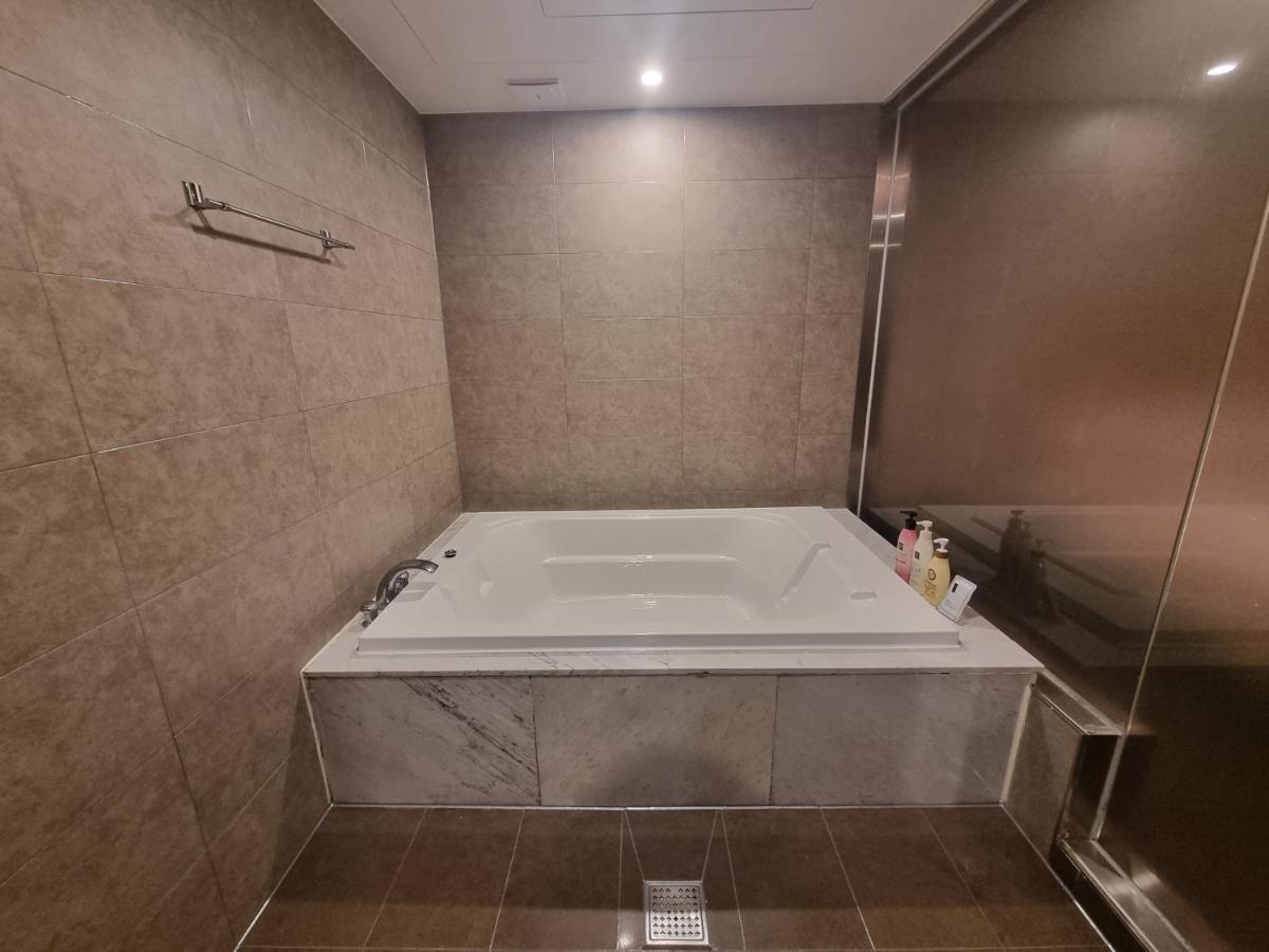 Yeoubi Hotel Джинджу Екстериор снимка